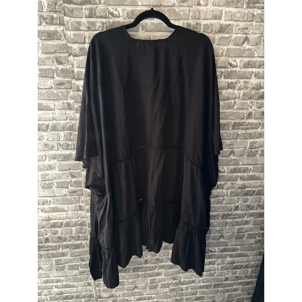 Flowy Inset‎ Ruana - Picture 3 of 5